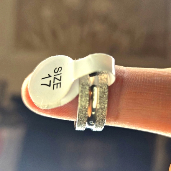 Sparkly Banded Stainless Steel Ring - Size 7 - Picture 5 of 5